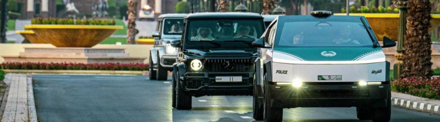 Curiosidades de Dubai - Autos de policia de lujo