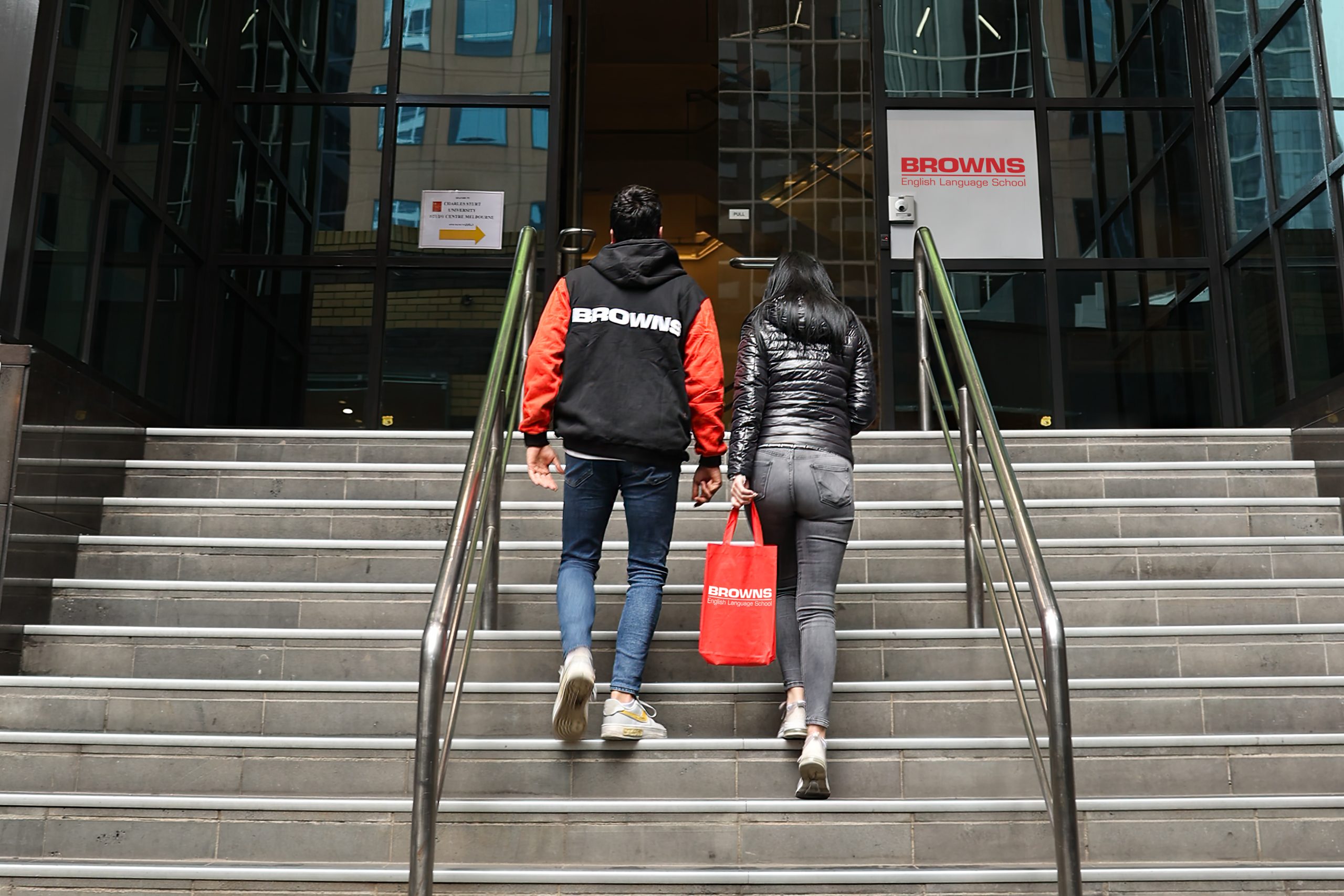 entrada al campus de Browns Melbourne