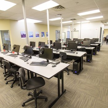 zona de computacion de la escuela