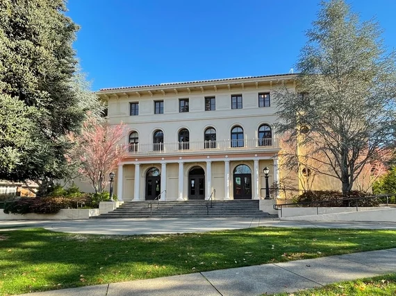 ELS en el campusn de angelico-halls-classrooms-dominican-university-of-california
