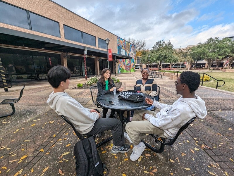 cafeteria dentro del campus