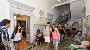 estudiantes en la escuela