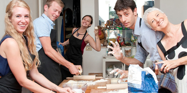 estudiantes en clase de cocina