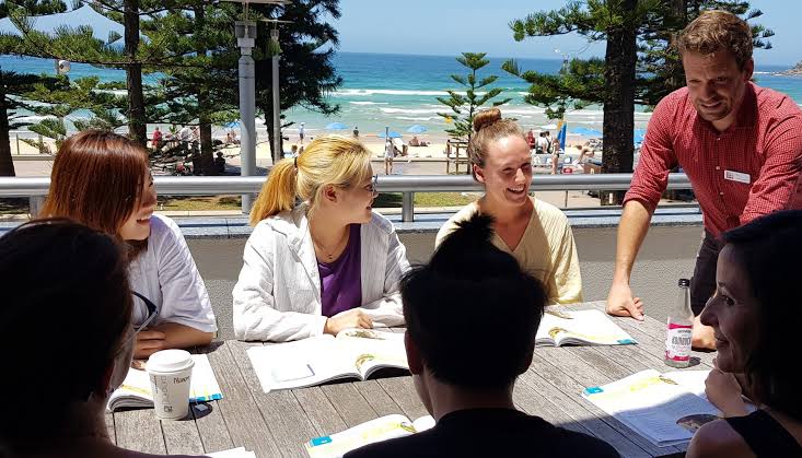 clases al aire libre en Lexis English Sydney