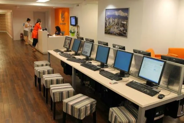 zona de computacion de la escuela