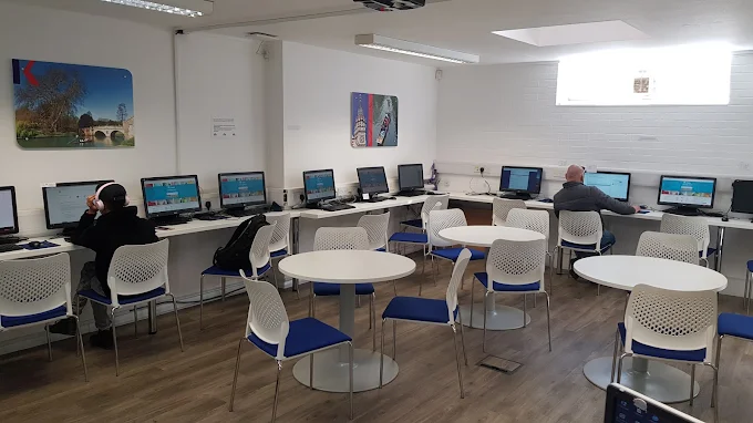 zona de computacion de la escuela
