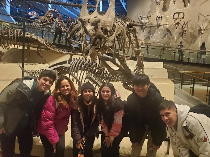 estudiantes en el museo
