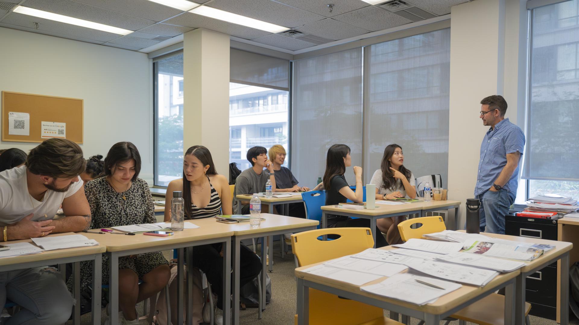112 Elizabeth Street 2nd floor salon de clases