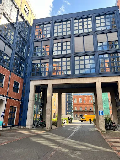 afueras de la escuela