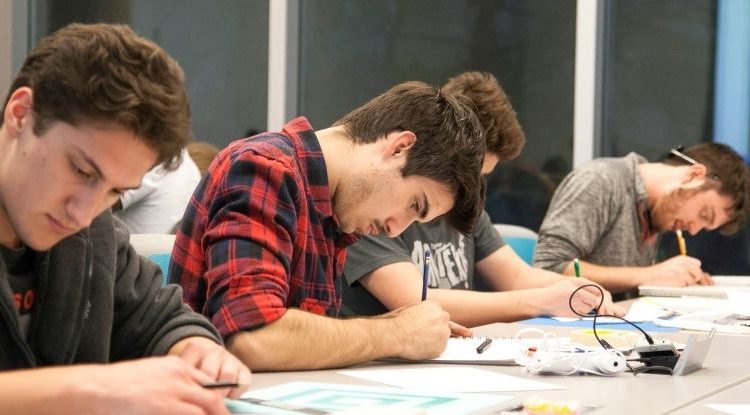 trabajar con visa de estudiante mientras se hacen estudios de carrera o posgrado
